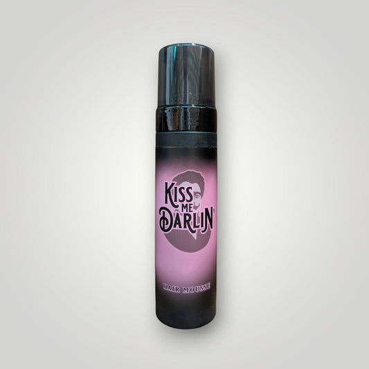 Kiss Me Darlin' Roma hair mousse for volume and shine, enriched with pro-vitamin B5. Lightweight formula.
